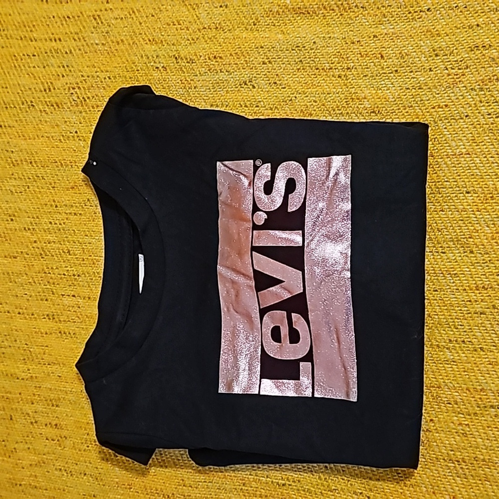 Levi Black Tee
